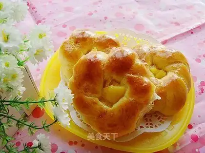 Pineapple garland bread