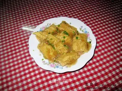Pork wrapped in bean curd clothes