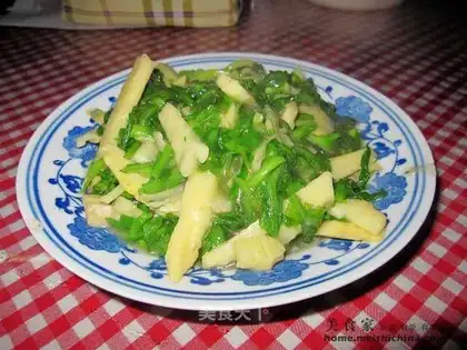 stir-fried winter bamboo shoots with shepherd's purse