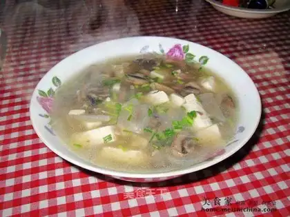 Minced Mushroom and Tofu Soup