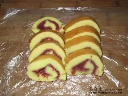 Strawberry cake roll