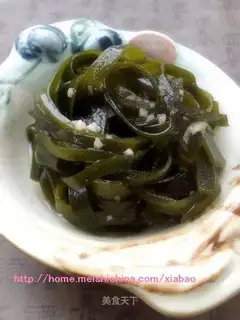 Sweet and sour shredded seaweed