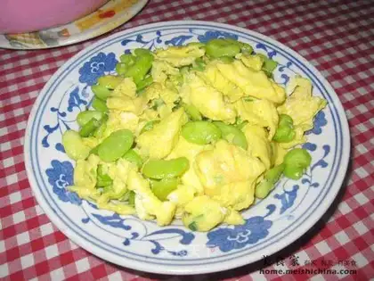Scrambled eggs with watercress