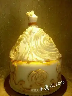 Wedding cake -- the European dress