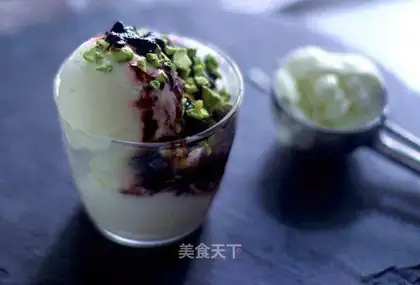 Lemon yogurt ice cream