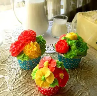 A flower cupcake