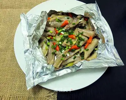Tin paper and chicken wings