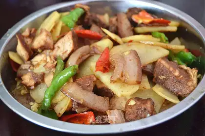 Potato fried meat