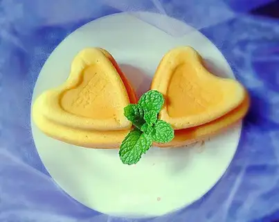 Four-inch heart cake