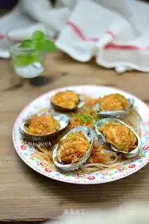 Garlic fans steam abalone