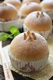 All-wheat paper cups of bread
