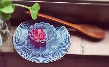 Crystal moon cake