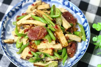 Chili fried tofu dry sausage