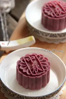 Purple potato omelet mooncake