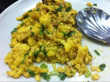 Cheese sauce and eggs