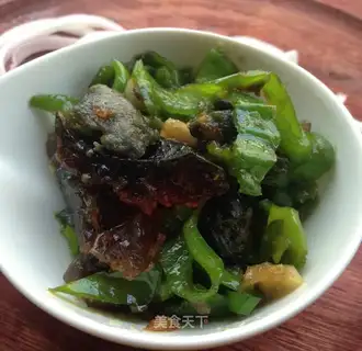 Green peppers and eggs