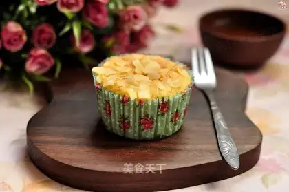 Light cream cake