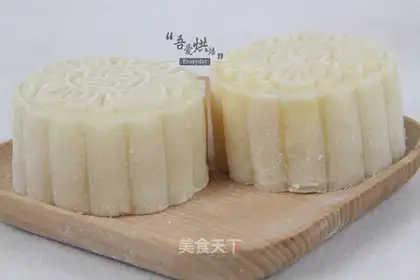Milk, ice-cream mooncake