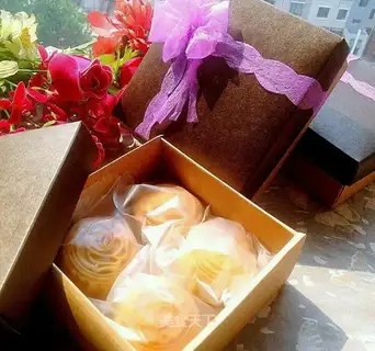 Bean sesame moon cake