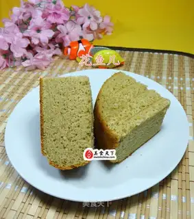 Sponge cake with tea and milk