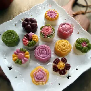 Colored ice lunar pie