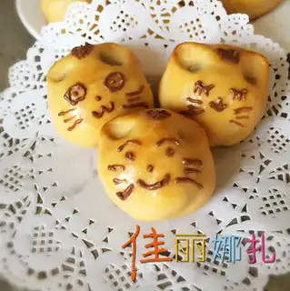 Fun moon cake