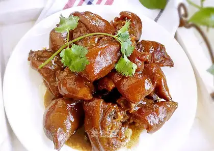 Red burning pig feet
