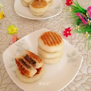 Pyramid potato sesame cake