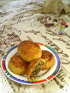 A broad taco sesame moon cake