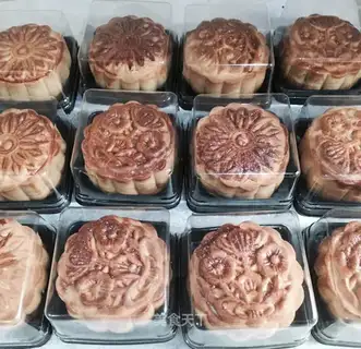 The love moon cake