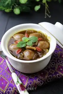 The silver spoon of quail eggs