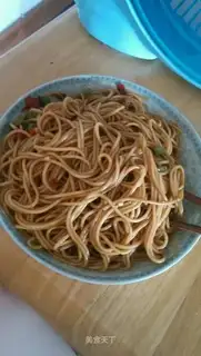 Hot dry noodles