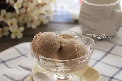 Banana-cream ice cream