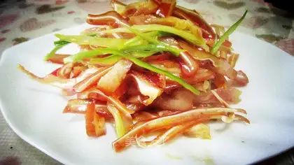 Red oil pig ears