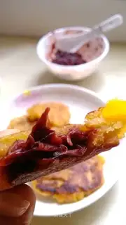 Rose-pattern tomatoes
