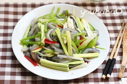 Temperature cucumbered fish skin