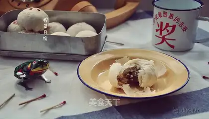 Squeeze meat mooncake