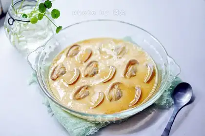 Cracking eggs