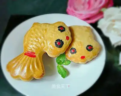 Goldfish bean mooncake