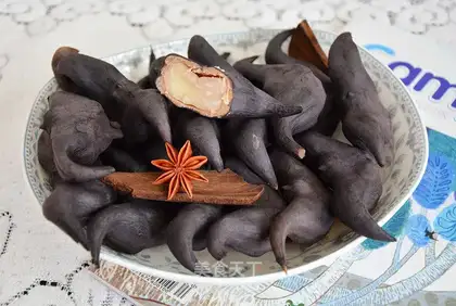 The horns of vanilla
