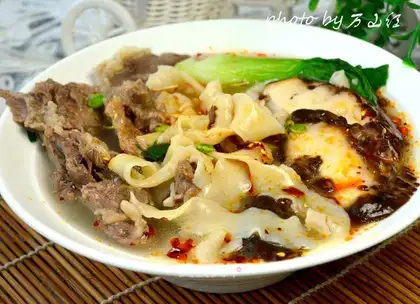 Steak rib mushroom noodles