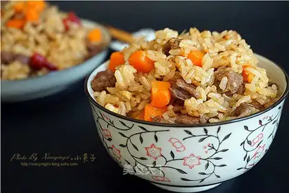 The lamb's hand grabs rice