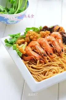 Spicy pan shrimp noodles