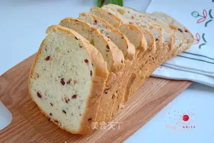 Light cream cranberry toast