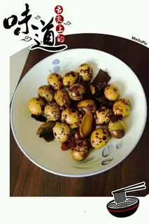 Five quail eggs