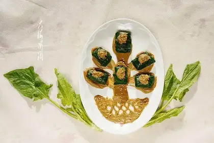 Sesame sauce spinach