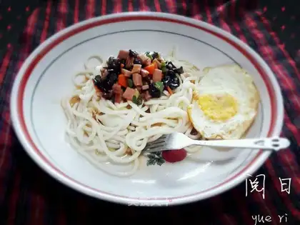 Molybdenum cap pouring noodles