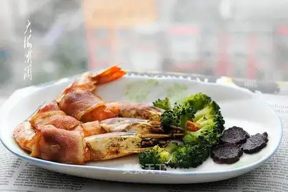 Bacon roasted shrimp