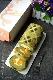 Tea-colored cake rolls