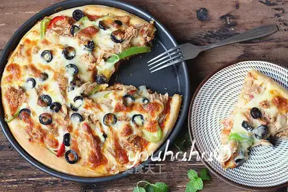 Spicy tuna pizza